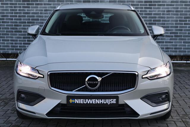 Volvo V60 2.0 T4 Momentum Pro | Trekhaak | Lederen bekleding | Adaptieve Cruise Control | Standkachel | Stoel- en stuurverwarming | Actieve LED koplampen | Sportstoelen | Verwarmbare achterbank | Dode hoek detectie BLIS | Navigatie | Achteruitrijcamera | Parkeersen