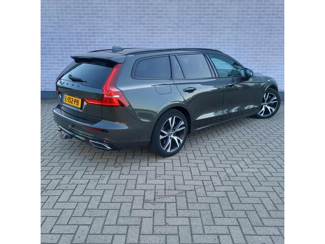 Volvo V60 2.0 T6 Recharge AWD R-Design | Plug-in Hybrid (PHEV) | Trekhaak | Panoramadak | Achteruitrijcamera | Parkeersensoren | Elektrische Achterklep | Elektrisch Verstelbare Voorstoelen | Stoelverwarming | Navigatie | Apple Carplay | Android Auto