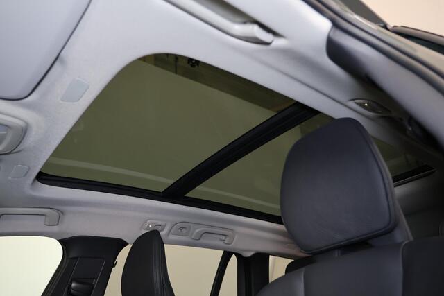 Volvo V60 T6 Recharge AWD Plus Dark - Panorama/schuifdak - IntelliSafe Assist & Surround - 360º Camera - Harman/Kardon audio - Verwarmde voorstoelen, stuur & achterbank - Parkeersensoren voor & achter - Elektr. bedienb. voorstoelen met geheugen - Head up display - 