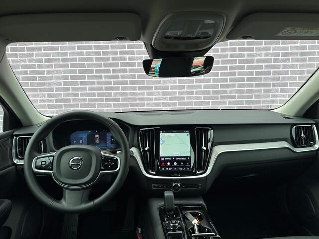 Volvo V60 2.0 T6 Plug-in Hybrid AWD Plus Dark | PHEV Long Range | Achteruitrijcamera | Parkeersensoren | Elektrisch Verstelbare Voorstoelen | Stoelverwarming voor en achter | Harman Kardon Audio | Keyless Entry | Elektrische Achterklep | Navigatie Google Maps | App