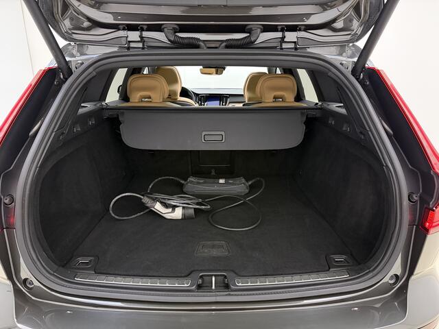 Volvo V60 T8 390pk AWD Inscription / Panorama dak / Apple carplay / Trekhaak / Elektrische achterklep / Lederen bekleding /