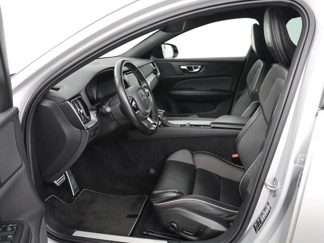 Volvo V60 2.0 T4 R-Design Panoramadak | Full LED | Trekhaak | Carplay | Pilot assist | Navigate | Stoel & Stuurverwarming | Achteruitrij camera | Cruise control | Climate control