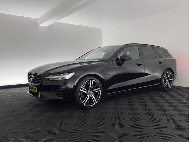 Volvo V60 2.0 T8 Recharge AWD R-Design Black-Line {SoH-99%} (Plug-in) (INCL-BTW) Aut. *LEATHER-FABRIC | FULL-LED | MEMORY-PACK | HARMAN/KARDON | DIGI-COCKPIT | HEATED-SPORTSEATS | KEYLESS | DAB+ | NAVI-FULLMAP | PDC | CRUISE | HEAD-UP | TOWBAR | 19''