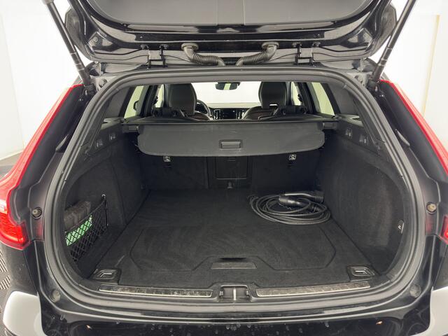 Volvo V60 2.0 T8 Recharge AWD R-Design Black-Line {SoH-99%} (Plug-in) (INCL-BTW) Aut. *LEATHER-FABRIC | FULL-LED | MEMORY-PACK | HARMAN/KARDON | DIGI-COCKPIT | HEATED-SPORTSEATS | KEYLESS | DAB+ | NAVI-FULLMAP | PDC | CRUISE | HEAD-UP | TOWBAR | 19''