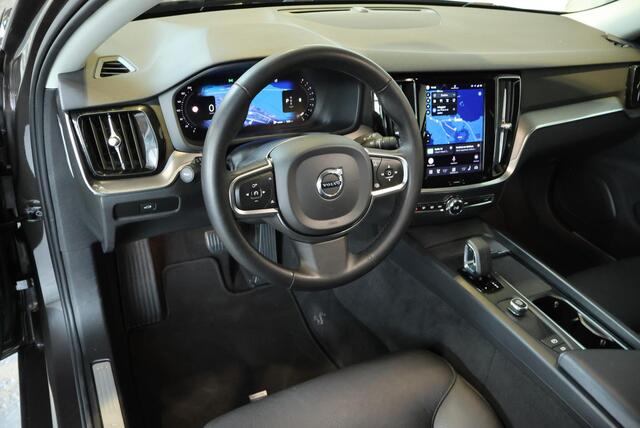 Volvo V60 B3 Essential Edition | Parkeercamera | Parkeersensoren voor + achter | Stoelverwarming voor + achter | Stuurwielverwarming | Dealeronderhouden | Navigatie |