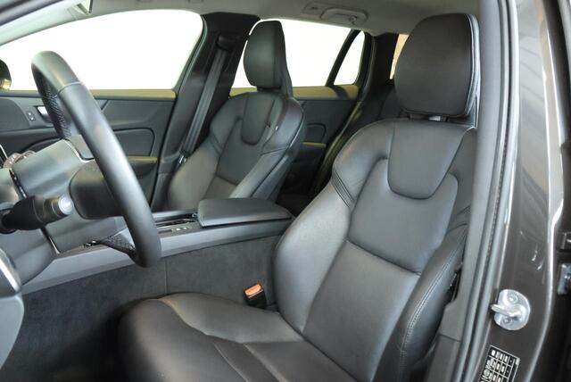 Volvo V60 B3 Essential Edition | Parkeercamera | Parkeersensoren voor + achter | Stoelverwarming voor + achter | Stuurwielverwarming | Dealeronderhouden | Navigatie |