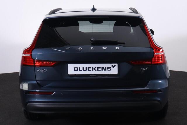 Volvo V60 B3 Core - IntelliSafe Assist & Surround - Parkeercamera achter - Verwarmde voorstoelen, stuur & achterbank - Parkeersensoren voor & achter - Extra getint glas - Elektr. inklapbare trekhaak - 18' LMV