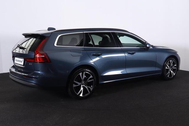 Volvo V60 B3 Core - IntelliSafe Assist & Surround - Parkeercamera achter - Verwarmde voorstoelen, stuur & achterbank - Parkeersensoren voor & achter - Extra getint glas - Elektr. inklapbare trekhaak - 18' LMV