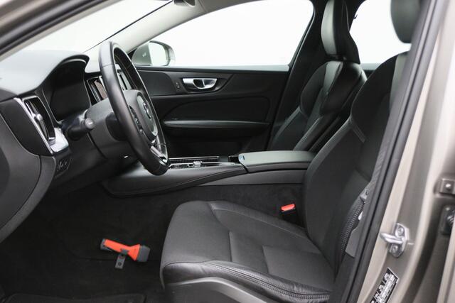 Volvo V60 2.0 T6 Twin Engine AWD Momentum Pro Climate, Cruise, Navigatie, Apple Carplay, LED, Trekhaak, 19''