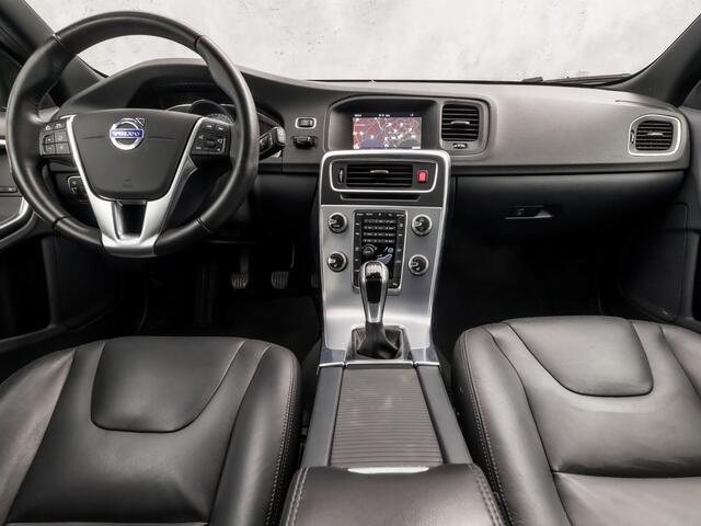 Volvo V60 2.0 T3 Nordic+ 152Pk (SCHUIFDAK, NAVIGATIE, MEMORY SEAT, LEDER, STOELVERWARMING, SPORTSTOELEN, PARKEERSENSOREN, CRUISE, NIEUWSTAAT)
