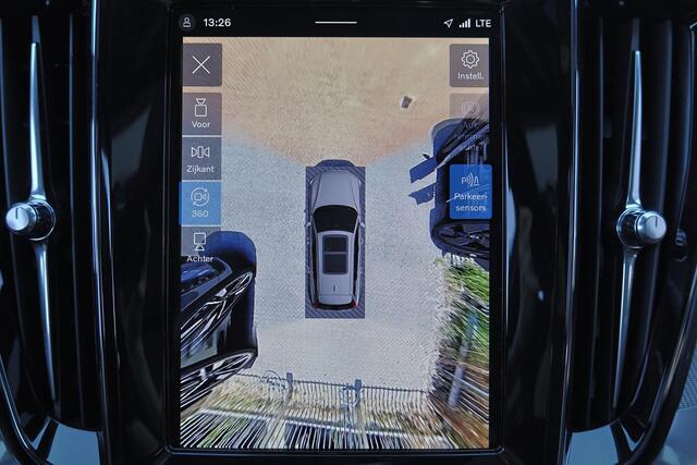 Volvo V60 T6 Recharge AWD Plus Dark - Panorama/schuifdak - IntelliSafe Assist & Surround - 360º Camera - Harman/Kardon audio - Verwarmde voorstoelen, stuur & achterbank - Parkeersensoren voor & achter - Elektr. bedienb. voorstoelen met geheugen - Head up display - 