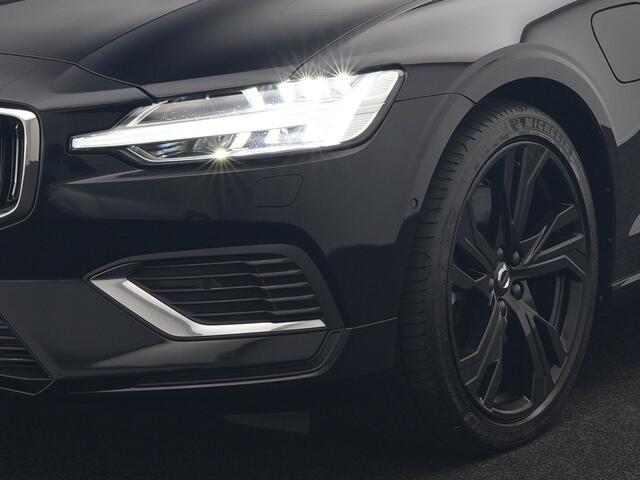 Volvo V60 T6 AWD Plus Bright LONG RANGE PHEV 350pk Dealer O.H. | Trekhaak Af Fabriek | Panodak | Adaptive Cruise | 360 Camera | Lederen Sportstoelen Ventilatie & Memory | Keyless | Blis | Apple Carplay | Stoelen & Stuur Verwarmd | Google Assistent | DAB | Plug In