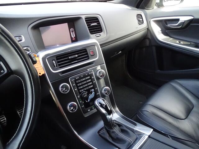 Volvo V60 2.0 T4 Business Sport R-Design | Leder | Pano | Trekhaak