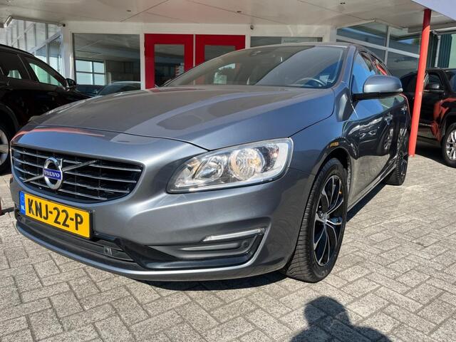 Volvo V60 T3 153PK 2018 Dealeronderhouden Volledig lederen bekleding Parkeersensoren