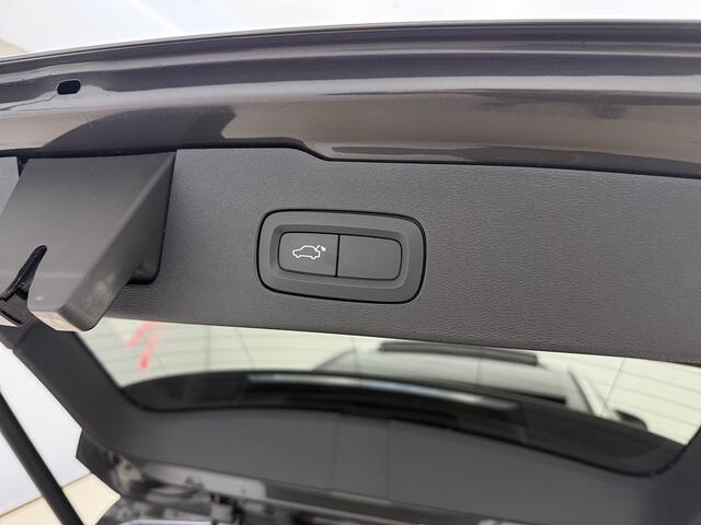 Volvo V60 T8 390pk AWD Inscription / Panorama dak / Apple carplay / Trekhaak / Elektrische achterklep / Lederen bekleding /