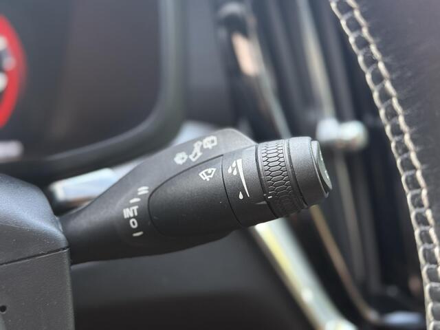 Volvo V60 2.0 T4 R-Design l Pano l Trekhaak l Stoelverwarming l