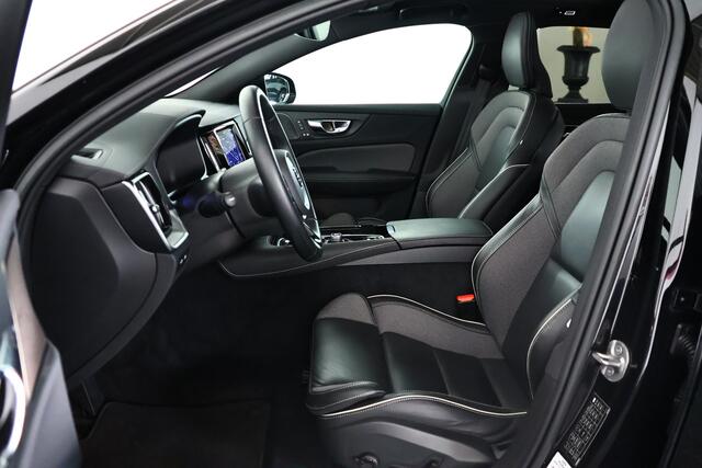 Volvo V60 2.0 T8 Plug-in hybrid AWD Ultimate Dark Panorama / Opendak / Harmankardon / HUD / Pilot assist