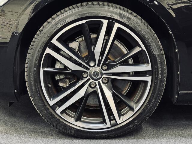 Volvo V60 T6 PHEV AWD Ultimate Dark | Panorama | Trekhaak | PilotAss.