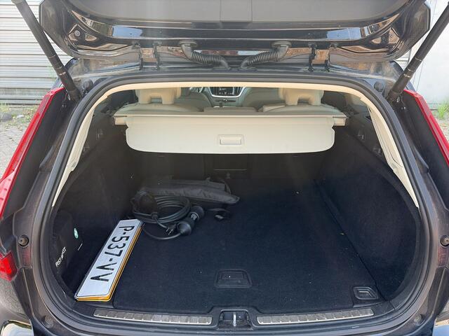 Volvo V60 2.0 T6 Twin Engine AWD Momentum Pro / Blond Leder interieur / 18" Velgen / Stuur & Stoelverwarming /
