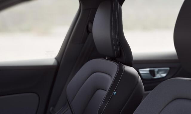 Volvo V60 T6 333PK Automaat Plug-in hybrid AWD Plus Dark Adaptive Cruise Control/ Apple Carplay/ Android Auto/ Achteruitrijcamera/ Parkeersensoren voor en achter/ Stoelverwarming/ Stuurverwarming/ Elektrisch bedienbare stoelen met geheugen