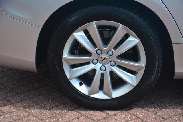 Volvo V60 2.0 B3 Business Pro Nederlandse auto dealeronderhouden 166791 NAP virtuele cockpit pdc navigatie sportstoelen leren bekleding stoelverwarming APPLE DAB+