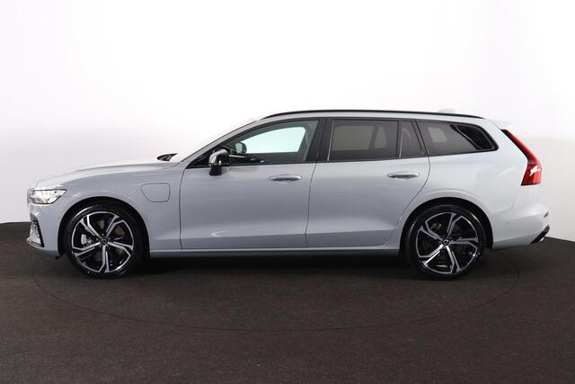 Volvo V60 T6 Recharge AWD Plus Dark Panorama/schuifdak - IntelliSafe Assist & Surround - 360º Camera - Harman/Kardon audio - Verwarmde voorstoelen, stuur & achterbank - Parkeersensoren voor & achter - Elektr. bedienb. voorstoelen met geheugen - Head up display - Ex