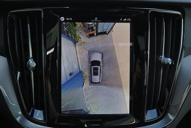 Volvo V60 T6 Recharge AWD Plus Dark Panorama/schuifdak - IntelliSafe Assist & Surround - 360º Camera - Harman/Kardon audio - Verwarmde voorstoelen, stuur & achterbank - Parkeersensoren voor & achter - Elektr. bedienb. voorstoelen met geheugen - Head up display - Ex