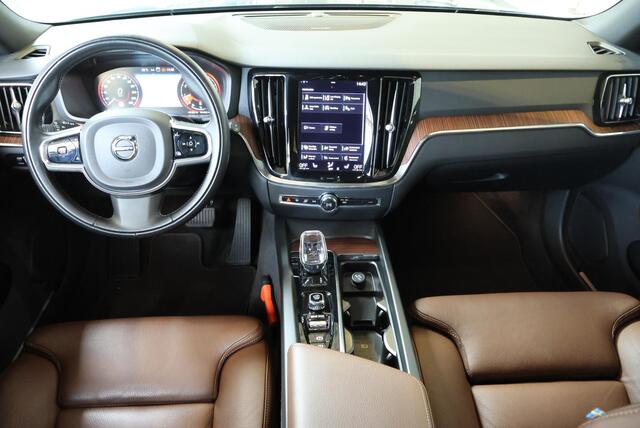 Volvo V60 B4 Automaat Inscription | Adaptieve Cruise Control | Dodehoekwaarschuwing | Harman Kardon Premium Audio | Verwarmbare Voorruit | Stoelverwarming / Stuurwielverwarming | Dealeronderhouden