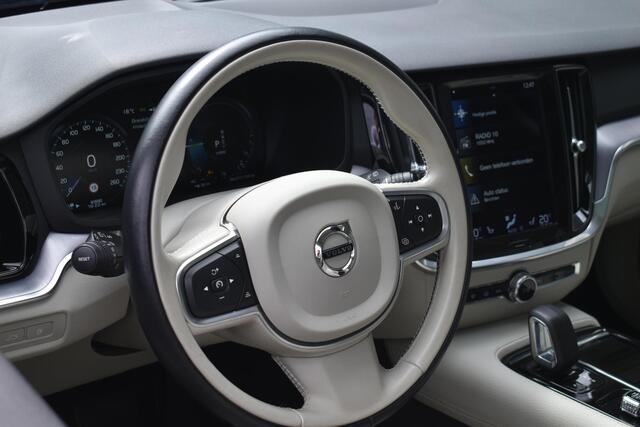 Volvo V60 T6 AWD Recharge Inscription | Panoramisch schuif/-kantel dak | Adaptieve Cruise Control | Stoel-/ Stuurwiel verwarming | Parkeercamera achter | Lederen bekleding | Keyless |