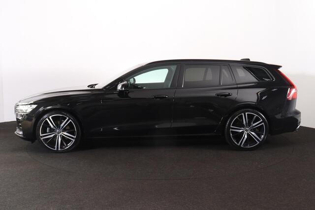 Volvo V60 B4 R-Design - IntelliSafe Assist & Surround - Harman/Kardon audio - Parkeercamera achter - Verwarmde voorstoelen, stuur & achterbank - Parkeersensoren voor & achter - Elektr. bedienb. bestuurdersstoel met geheugen - Draadloze tel. lader - Standkachel - Extra getint glas - 20' LMV