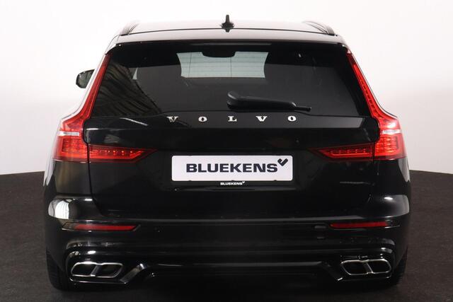 Volvo V60 B4 R-Design - IntelliSafe Assist & Surround - Harman/Kardon audio - Parkeercamera achter - Verwarmde voorstoelen, stuur & achterbank - Parkeersensoren voor & achter - Elektr. bedienb. bestuurdersstoel met geheugen - Draadloze tel. lader - Standkachel - Extra getint glas - 20' LMV