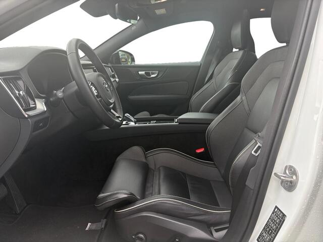 Volvo V60 2.0 B3 Plus Dark