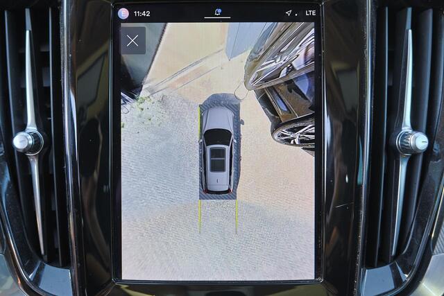 Volvo V60 T6 Recharge AWD Plus Dark - Panorama/schuifdak - IntelliSafe Assist & Surround - 360º Camera - Verwarmde voorstoelen, stuur & achterbank - Parkeersensoren voor & achter - Elektr. bedienb. voorstoelen met geheugen - High Performance audio - Extra getint glas - 18' LMV