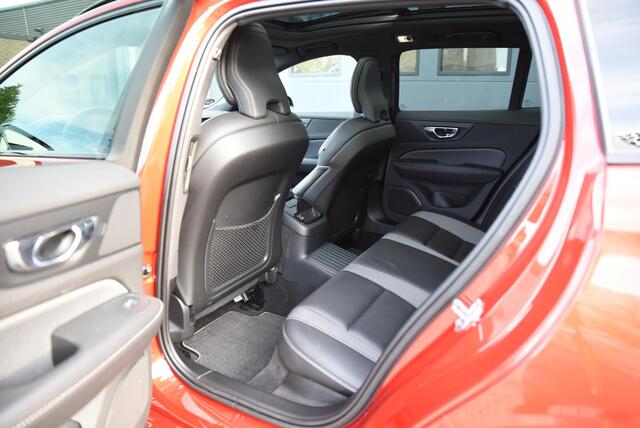 Volvo V60 2.0 T6 Twin Engine AWD R-Design PANO - TREKHAAK - HEAD UP