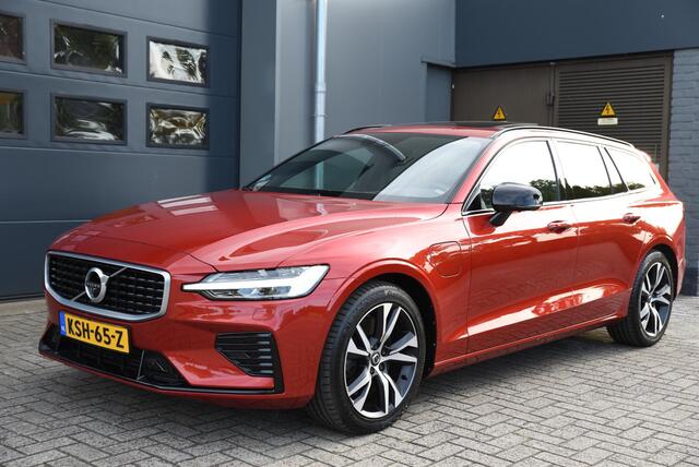 Volvo V60 2.0 T6 Twin Engine AWD R-Design PANO - TREKHAAK - HEAD UP