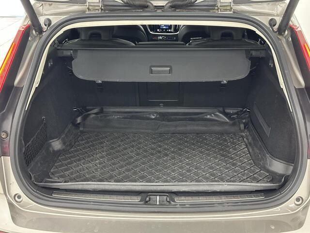 Volvo V60 2.0 T5 Inscription ELEKTRISCH WEGKLAPBARE TREKHAAK | ACHTERUITRIJCAMERA | LEDER INTERIEUR | STOELVERWARMING-/MEMORY |