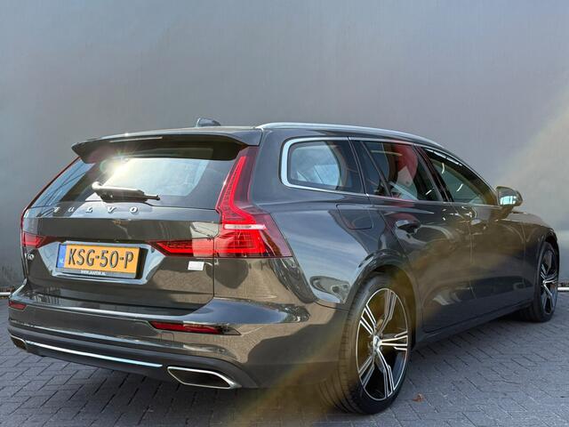 Volvo V60 2.0 T6 Recharge AWD R-Design ELEK. TREKHAAK | LEER | ADAPTIVE CRUISE | STOELVERW. | CAMERA | EXTRA SET WINTERWIELEN + VELG | MEMORY |