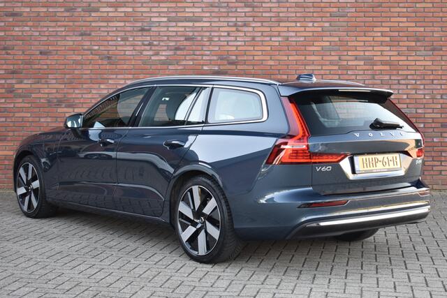 Volvo V60 T6 350PK Plug-in hybrid AWD Essential Bright | Moritz leder | 19 inch | All-season banden | Trekhaak