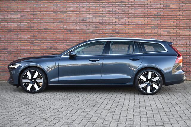 Volvo V60 T6 350PK Plug-in hybrid AWD Essential Bright | Moritz leder | 19 inch | All-season banden | Trekhaak