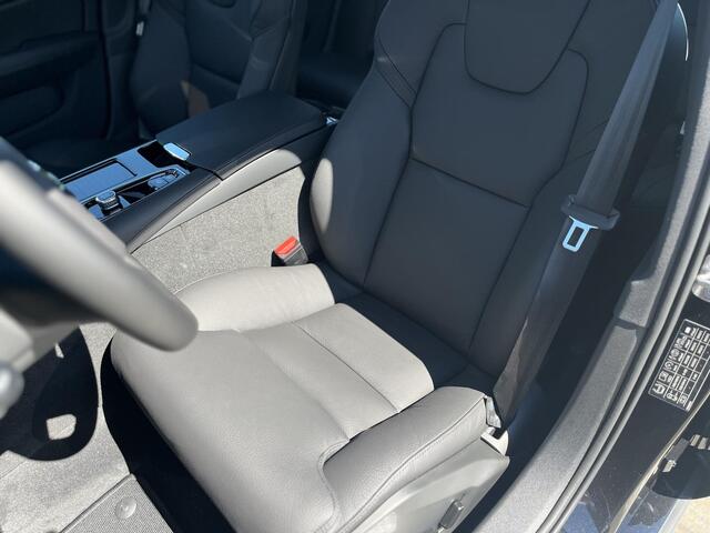 Volvo V60 T6 Plug-in hybrid AWD Plus Dark | 18 Inch Velgen | Climate Pack | Harman Kardon | Adaptive Cruise Control |