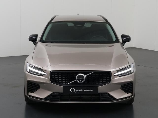 Volvo V60 2.0 T8 Plug-in hybrid AWD Plus Dark | 360 Camera | Harman/Kardon | Ele.stoelen + Geheugen | Stoel/stuurverwarming | Apple CarPlay/Android Auto | Ele.kofferdeksel |