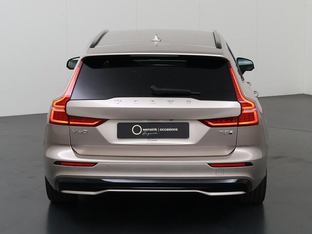 Volvo V60 2.0 T8 Plug-in hybrid AWD Plus Dark | 360 Camera | Harman/Kardon | Ele.stoelen + Geheugen | Stoel/stuurverwarming | Apple CarPlay/Android Auto | Ele.kofferdeksel |