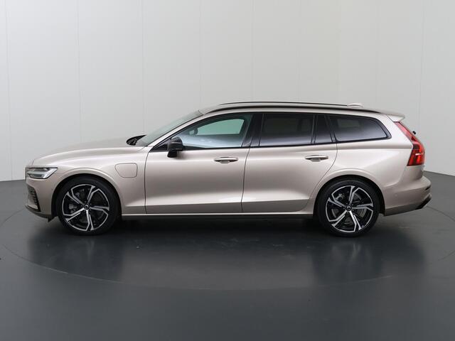 Volvo V60 2.0 T8 Plug-in hybrid AWD Plus Dark | 360 Camera | Harman/Kardon | Ele.stoelen + Geheugen | Stoel/stuurverwarming | Apple CarPlay/Android Auto | Ele.kofferdeksel |