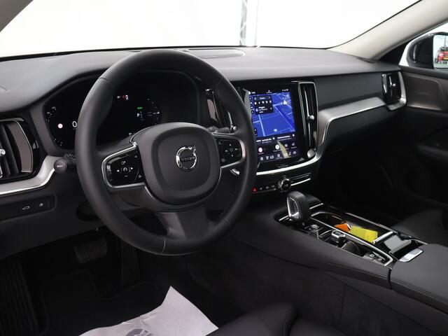 Volvo V60 2.0 T8 Plug-in hybrid AWD Plus Dark | 360 Camera | Harman/Kardon | Ele.stoelen + Geheugen | Stoel/stuurverwarming | Apple CarPlay/Android Auto | Ele.kofferdeksel |