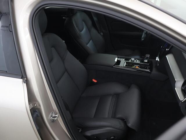 Volvo V60 2.0 T8 Plug-in hybrid AWD Plus Dark | 360 Camera | Harman/Kardon | Ele.stoelen + Geheugen | Stoel/stuurverwarming | Apple CarPlay/Android Auto | Ele.kofferdeksel |