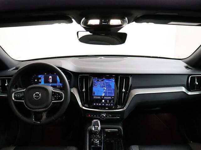 Volvo V60 2.0 T6 Plug-in hybrid AWD Plus Dark Longe Range! | Trekhaak | Pano | Camera | Pilot Assist!