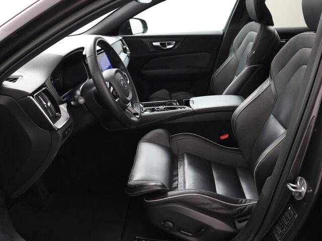 Volvo V60 2.0 T6 Plug-in hybrid AWD Plus Dark Longe Range! | Trekhaak | Pano | Camera | Pilot Assist!