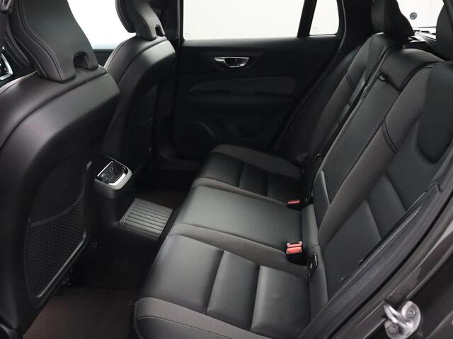 Volvo V60 2.0 T6 Plug-in hybrid AWD Plus Dark Longe Range! | Trekhaak | Pano | Camera | Pilot Assist!