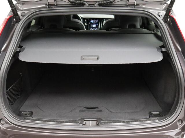 Volvo V60 2.0 T6 Plug-in hybrid AWD Plus Dark Longe Range! | Trekhaak | Pano | Camera | Pilot Assist!