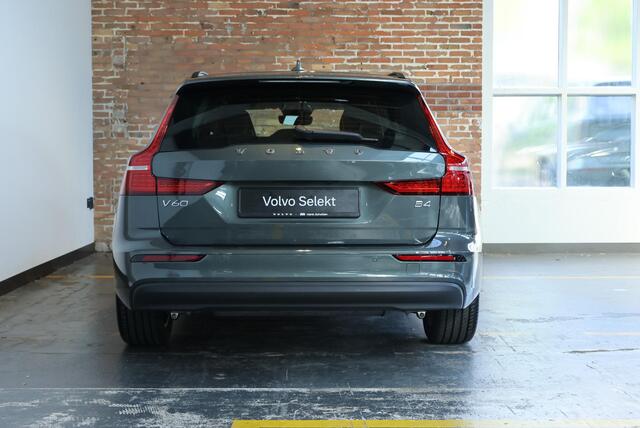 Volvo V60 B4 Essential Edition | Lederen bekleding | Parkeercamera | Parkeersensoren voor + achter | Google infotainment | Climate Control | Cruise Control | Zwarte hemelbekleding |